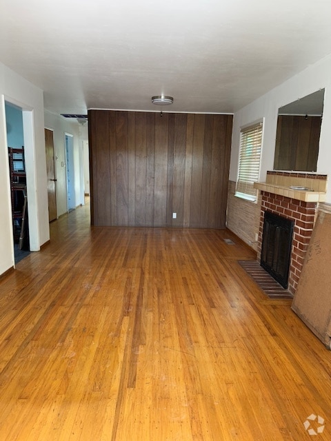 Building Photo - 1606 Elm St