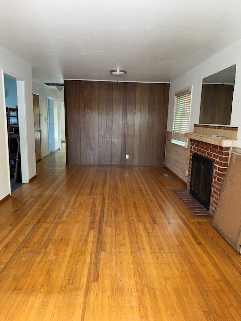 Living room - 1606 Elm St