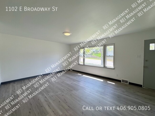 Building Photo - 1102 E Broadway St