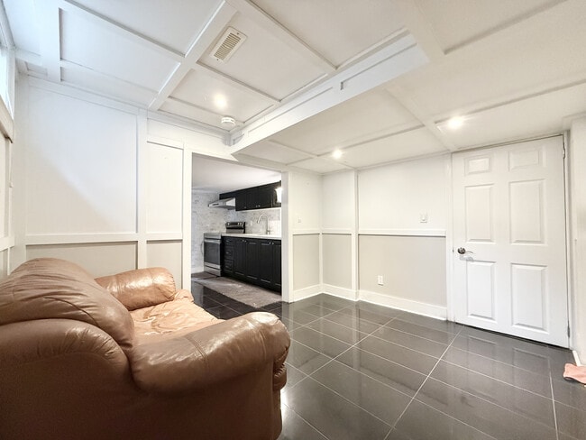 Building Photo - All-Inclusive 1-Bedroom Basement Apartment with His & Hers Closets in Scarborough