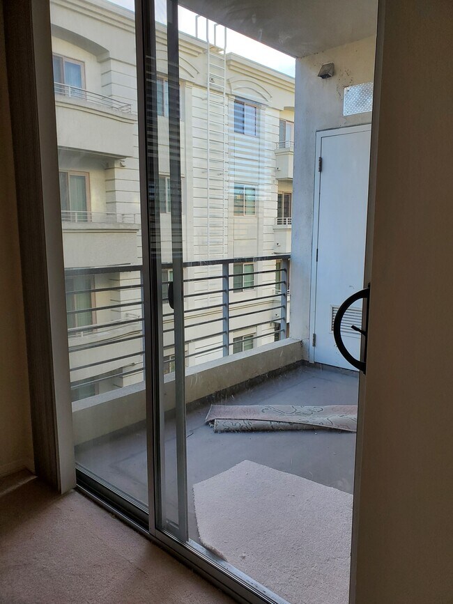 Balcony - 4180 Fair Ave