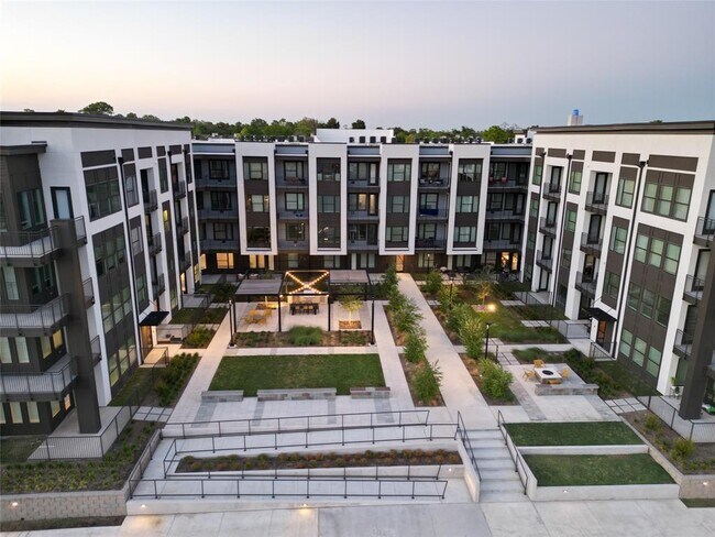 Foto del edificio - 10421 Deerwood Rd