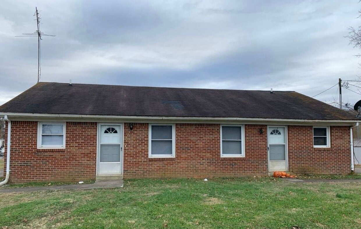 Primary Photo - 2 Bed / 1 Bath