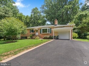 Building Photo - 9541 Bel Glade St