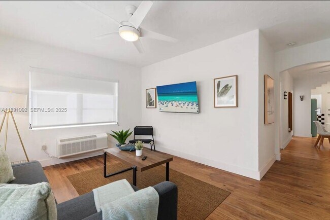 Foto del edificio - 7721 Harding Ave