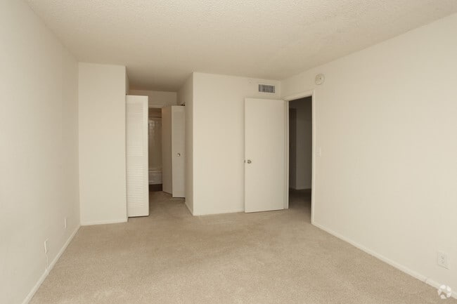 Building Photo - Plantation Gardens