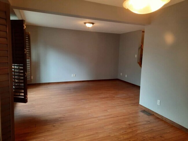 Salon - 276 Christopher Dr