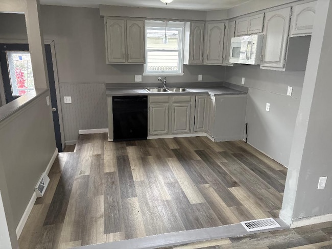 Building Photo - 190 Aurora Ave