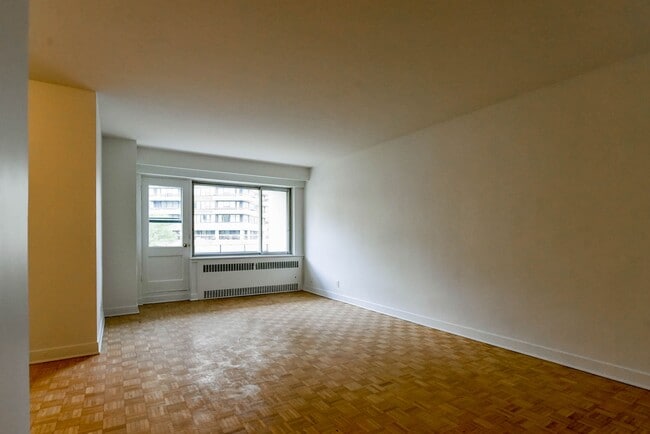 Building Photo - 3555 Chem. de la Côte-des-Neiges