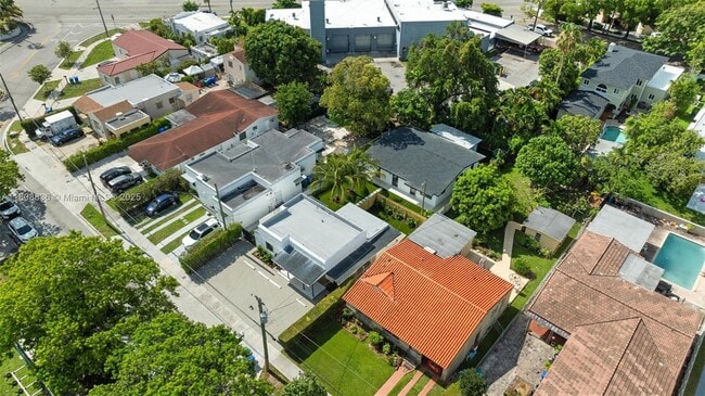 Foto del edificio - 2440 SW 3rd St
