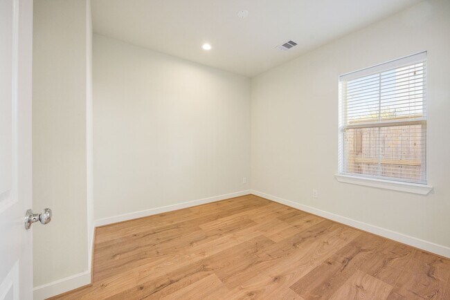 Foto del edificio - 6302 Chelsea Falls Ln