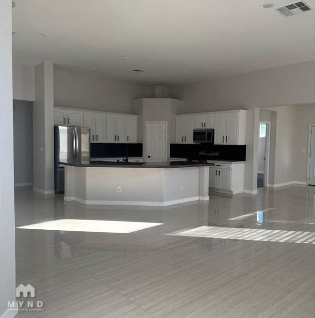 Foto del edificio - 6712 Donna St