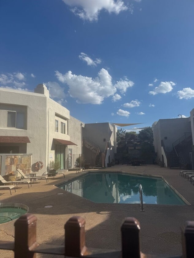 Primary Photo - Old Town Scottsdale Condo For Rent!