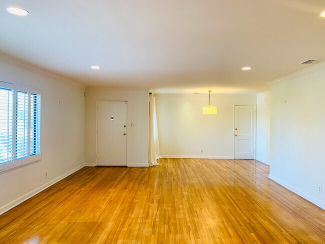 Foto del edificio - 11901 W Sunset Blvd