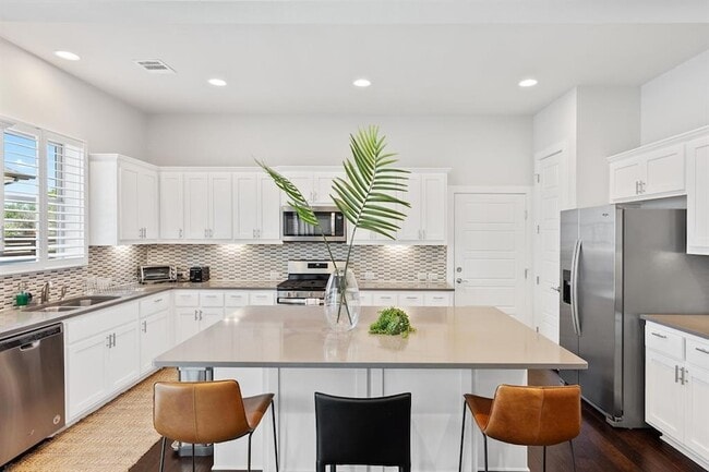 Building Photo - 1506 Arcilla St