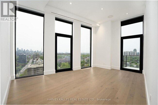 Photo du bâtiment - 215 Lonsdale Rd