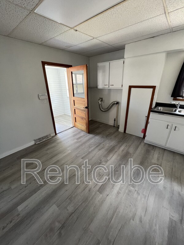 Building Photo - 1704 Rhomberg Ave
