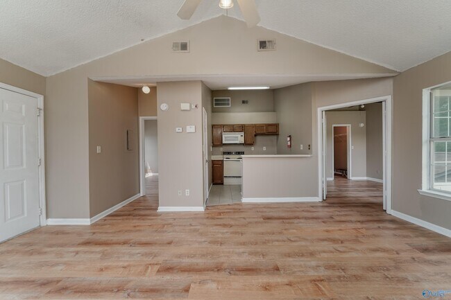Foto del edificio - 104 Waters Edge Ln