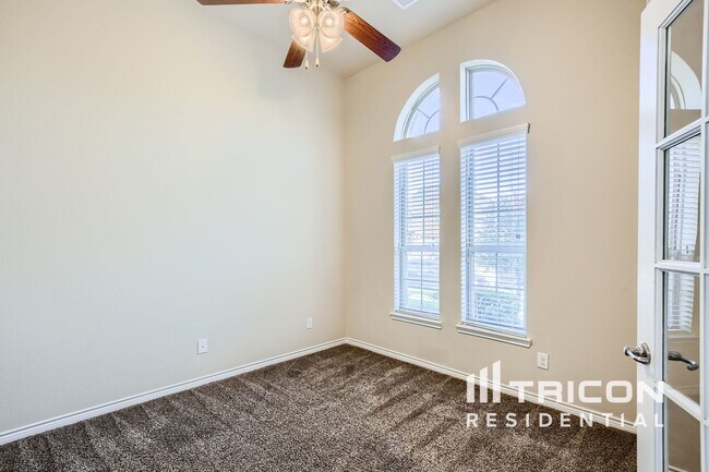 Foto del edificio - 3129 Sunny Hl Wy