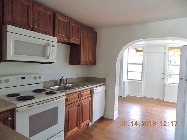 Foto del edificio - 2 bedroom, 1 bath in Daytona with bonus room