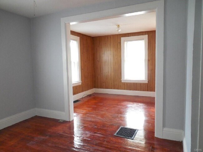 Building Photo - 616 Addison St