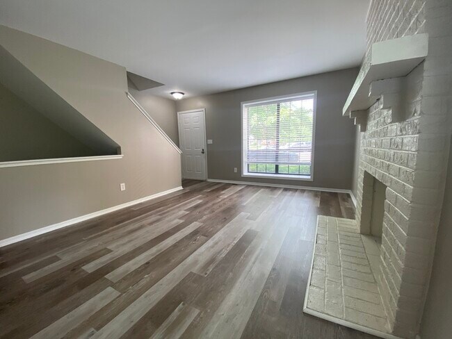 Foto del edificio - 5217 Brandy Oaks Ln