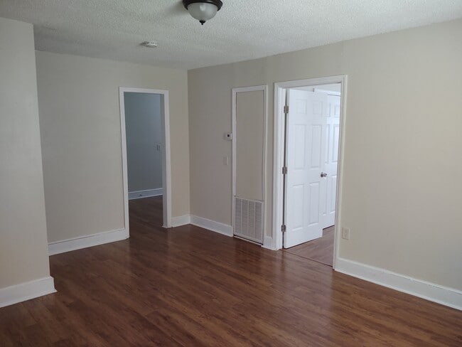 Livingroom - 1532 Hampton St