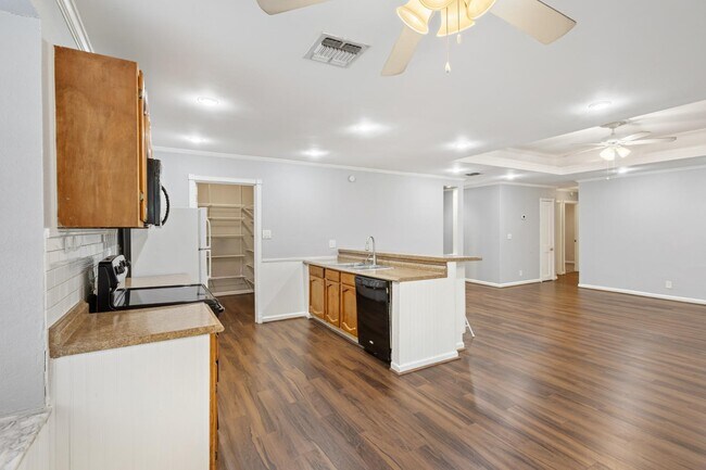 Foto del edificio - 4823 Blue Heron Dr