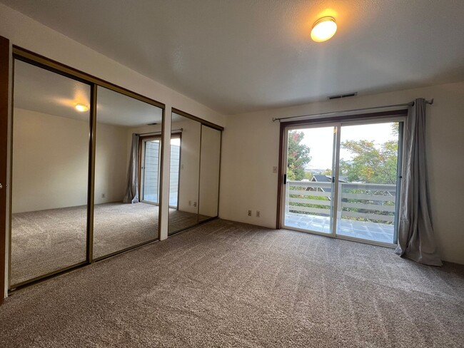 Building Photo - 600-602 Scenic Dr
