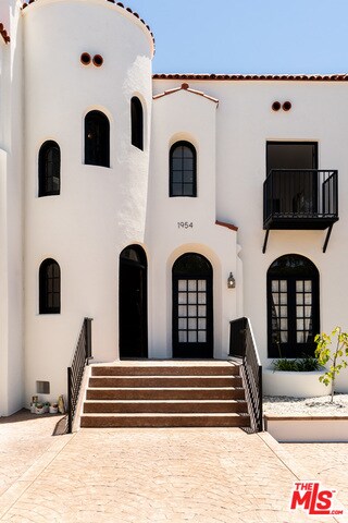 Building Photo - 1954 Argyle Ave