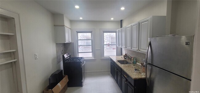 Building Photo - 31 E Hudson St