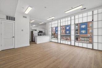 Building Photo - 116 E 3rd St