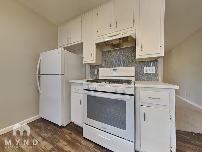 Building Photo - 1010 N Meadows Dr