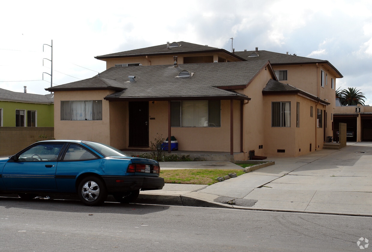 Building Photo - 4928 W Lennox Blvd