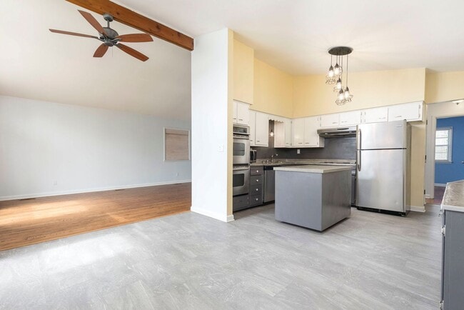 Building Photo - 3025 Vogue Ave