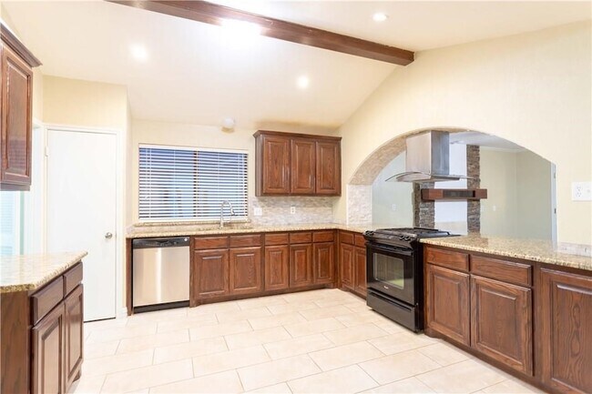 Foto del edificio - 310 Overland Dr