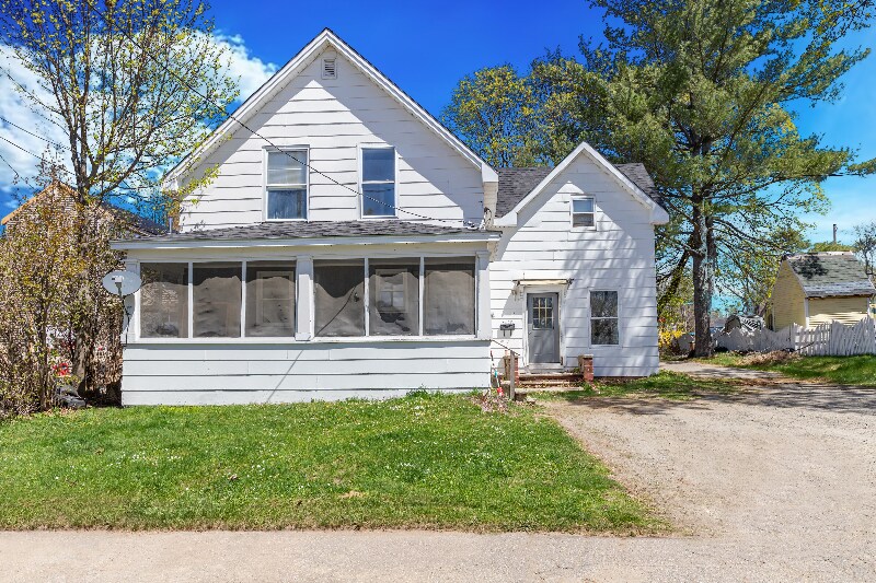 15 Main St Unit 1, East Millinocket, ME 04430 Room for Rent in East