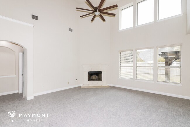 Building Photo - 26049 Kingshill Dr