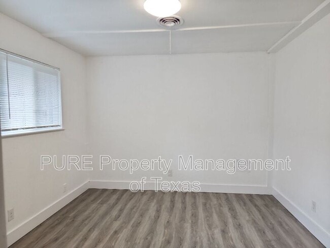 Foto del edificio - 1503 Braes Ridge Dr