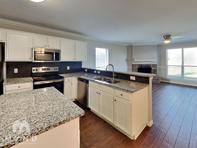 Foto del edificio - 421 Pin Oak Ln