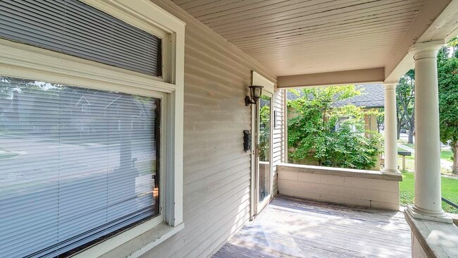 Foto del edificio - 823 Dewey Ave