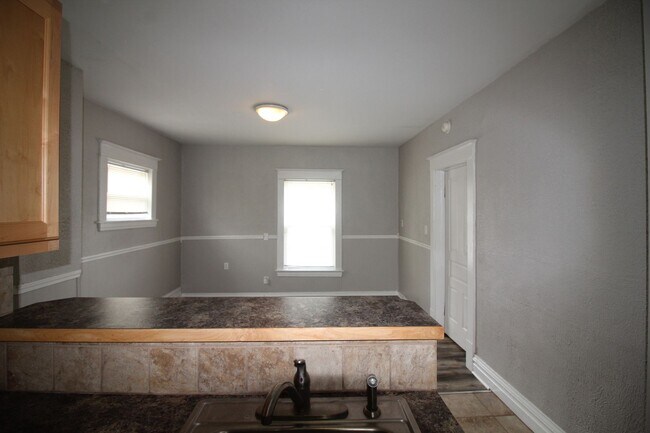 Foto del edificio - 948 Park St SW
