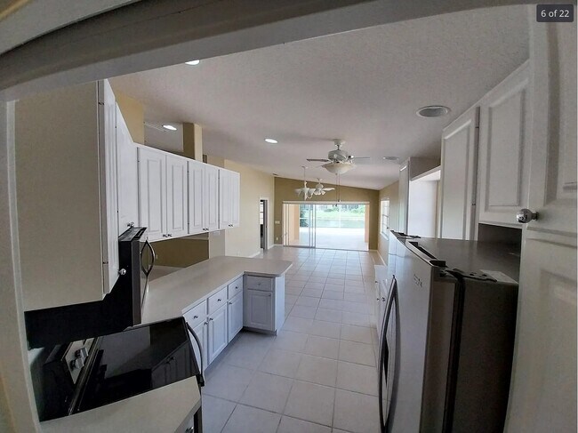 Building Photo - 4910 Kingston Way