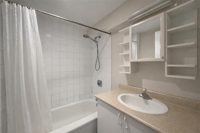 Building Photo - 26 Rockvale Ave