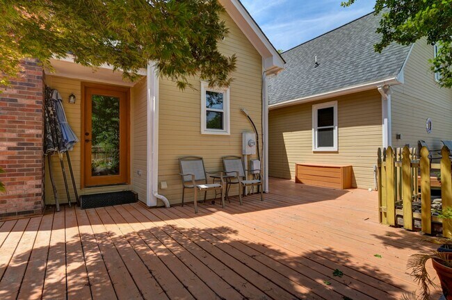 Foto del edificio - Spacious 6-Bedroom Retreat with Pool, No HOA, and Room for Boat or RV Near Lake Murray!