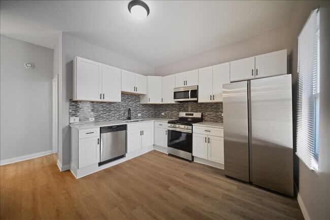 Foto del edificio - 3002 E 81st St