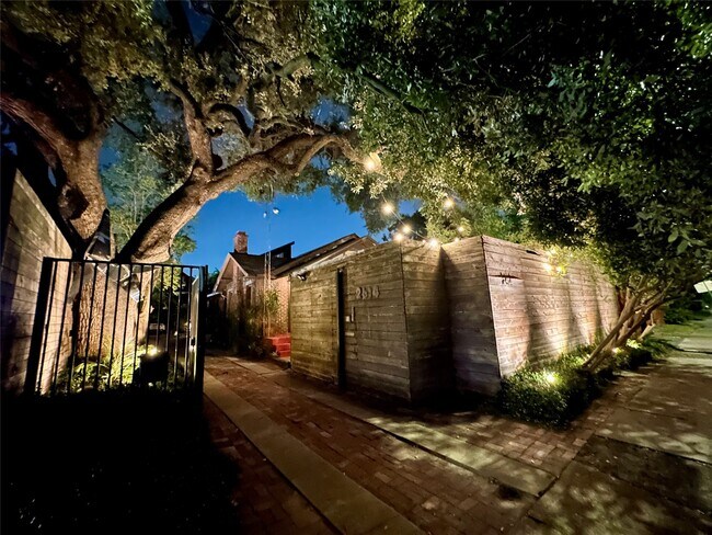 Foto del edificio - 2614 White Oak Dr