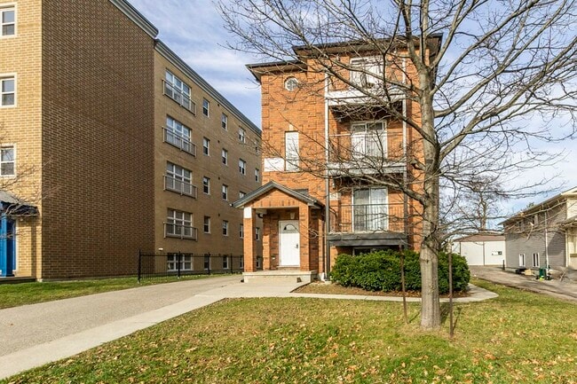 Building Photo - 62 University Ave