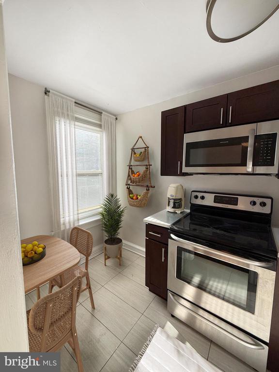 Building Photo - 4605 Chester Ave