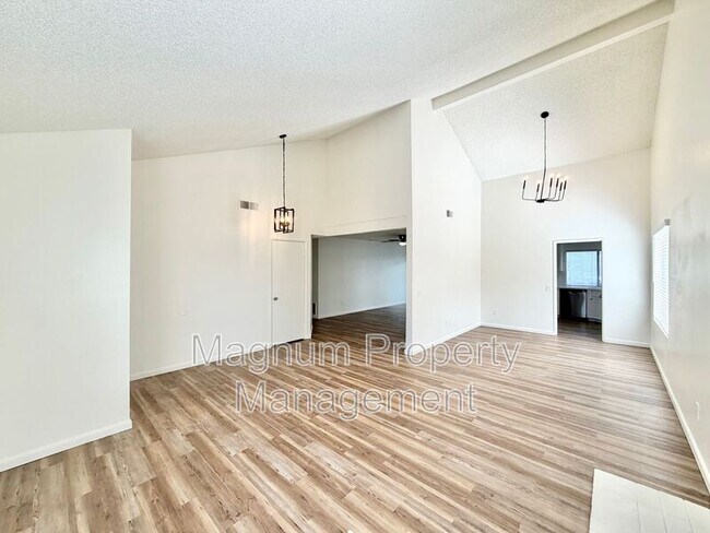 Foto del edificio - 24690 Rugby Ln
